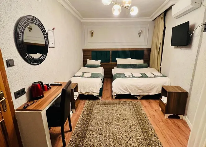 Pembe Koesk Old Center 3*