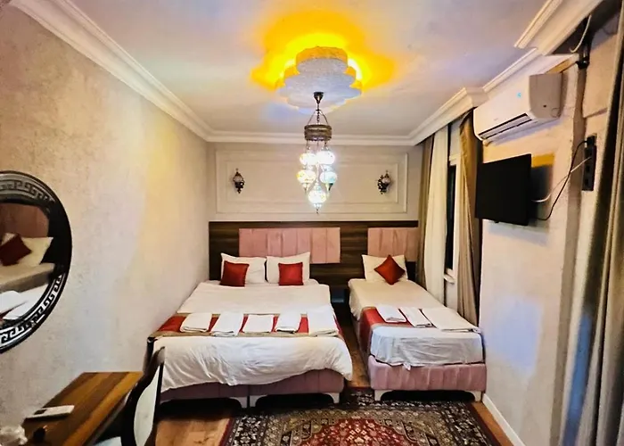 Pembe Koesk Old Center Hotel 3*
