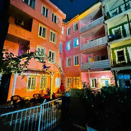 Hotell Pembe Koesk Old Center