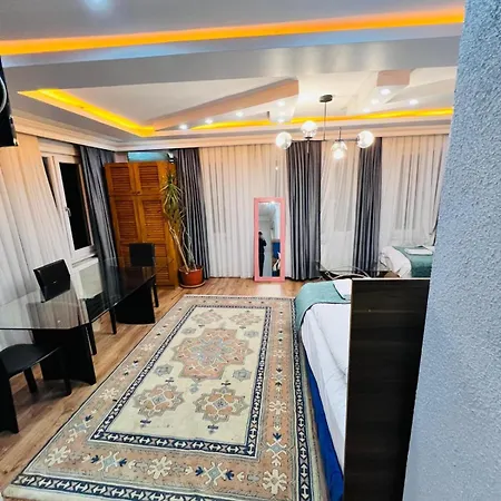 Pembe Koesk Old Center Hotell